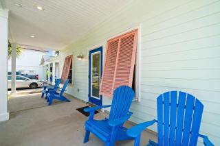 Dolphin Retreat Pool, Golf Cart, Guest House & Steps to Beach! Pet Friendly! - 5