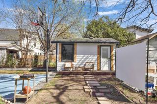 Luxury 3 House Compound with Jacuzzi and Pickleball - Austin - 3