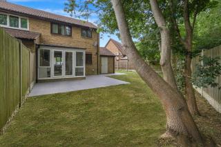 Stunning Three Bedroom Home Central MK, Pool Table, Free Parking, Smart Tv with Netflix and Disney plus - Shenley Lodge - 4