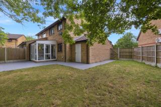 Stunning Three Bedroom Home Central MK, Pool Table, Free Parking, Smart Tv with Netflix and Disney plus - Shenley Lodge - 5
