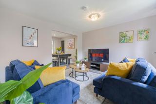 Stunning Three Bedroom Home Central MK, Pool Table, Free Parking, Smart Tv with Netflix and Disney plus - Shenley Lodge - 9