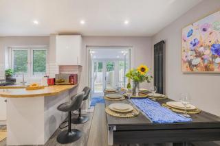 Stunning Three Bedroom Home Central MK, Pool Table, Free Parking, Smart Tv with Netflix and Disney plus - 3