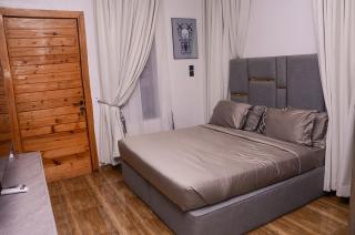 Exquisite 4-Bedroom Duplex - 7