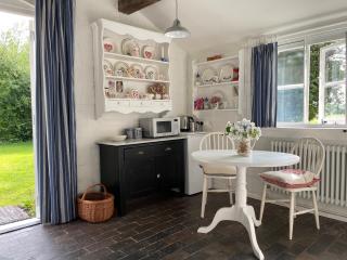 Beautiful Self Contained Garden Room - Betley - 2