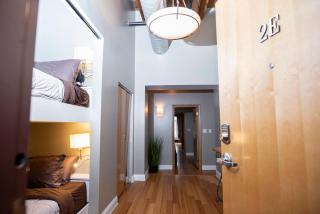 7 Beds off Georgia Street Near Convention Center - 9