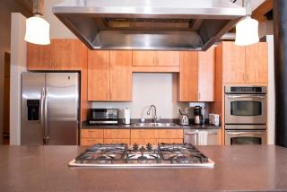 7 Beds off Georgia Street Near Convention Center - 3
