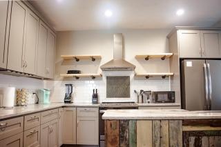 New 4 Bedroom House for Downtown Travelers - Indianapolis - 2