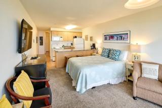 Ground Floor Beachfront Condo Suite - Sleeps 4 - Sauna and Pool - 7