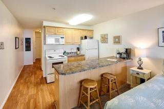 Ground Floor Beachfront Condo Suite - Sleeps 4 - Sauna and Pool - 5
