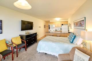 Ground Floor Beachfront Condo Suite - Sleeps 4 - Sauna and Pool - 2