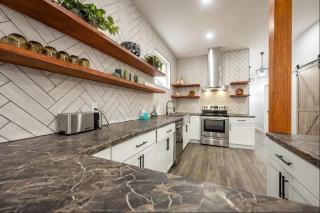 DT Farm House with a ton of Space - 2