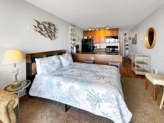 Premium Ground Floor Beachfront Condo Suite - Sleeps 5 - Pool and Sauna - 7