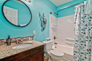 Modern Ground Floor Beachfront Condo Suite - Sleeps 4 - Pool and Sauna - 1