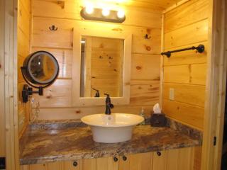 The Treehouse TN Honeymoon Cabin HOT TUB - in BSF! - 2