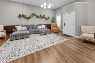 Spacious Downtown Retreat Near the Childrens Museum - 7