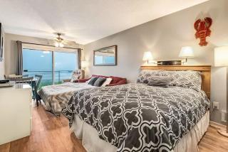 Ground Floor Beachfront Family-Sized Condo Suite - Pool and Hot Tub - 4