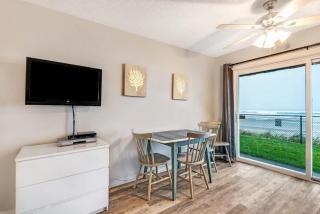 Ground Floor Beachfront Family-Sized Condo Suite - Pool and Hot Tub - 3