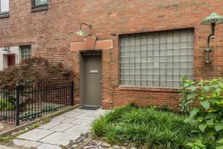 Amazing Modern Chic Mass Ave Townhome with Amenities - 8
