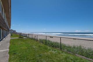 Ground Floor Beachfront Suite - Sleeps 4 - Pool and Sauna - 5