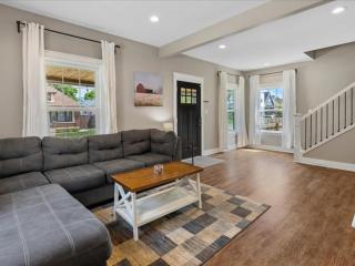 Modern and Spacious Downtown House - Indianapolis - 3