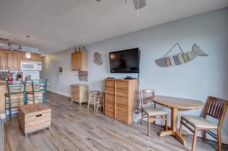 Ground Floor Beachfront Suite - Sleeps 6 - Pool and Sauna - 2