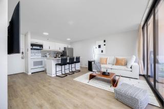Freshly Updated Condo in Waikiki with Free Parking - 3