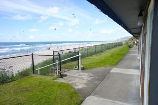 Ground Floor Beachfront Suite - Sleeps 5 - Pool and Sauna - 2