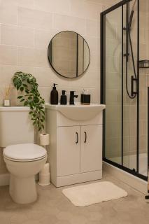 New Stylish Modern Home & Free Parking! - Darwen - 8