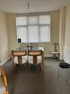 Three bedrooms holiday home fun -relax &work - Surbiton - 8