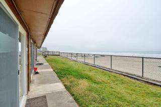 Ground Floor Beachfront Condo Suite - Sleeps 4 - Pool and Sauna - 7
