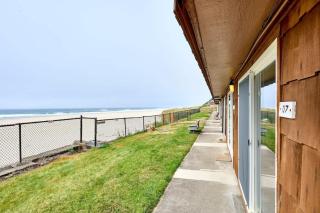 Ground Floor Beachfront Condo Suite - Sleeps 4 - Pool and Sauna - 5