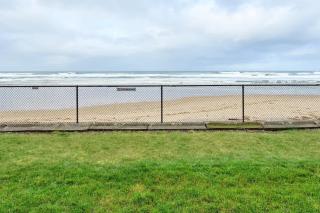 Ground Floor Beachfront Suite - Sleeps 4 - Pool and Sauna - 5