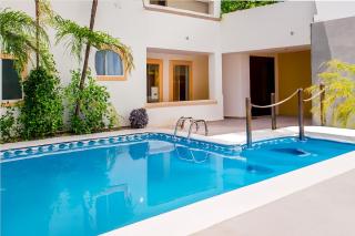 Modern Condo, Just Steps to Mamitas Beach & 5th - Playa del Carmen - 0