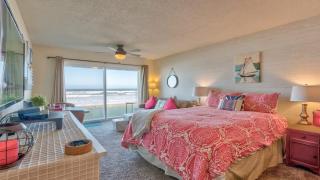 Cute Ground Floor Beachfront Suite - Sleeps 6 - Pool and Sauna - 0