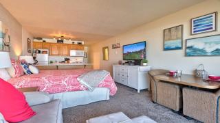 Cute Ground Floor Beachfront Suite - Sleeps 6 - Pool and Sauna - 3