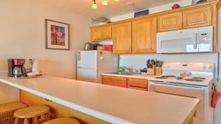 Cute Ground Floor Beachfront Suite - Sleeps 6 - Pool and Sauna - 9