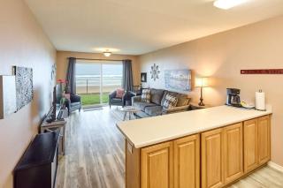 Cozy Ground Floor Beachfront Suite - Sleeps 4 - Pool and Sauna - 5