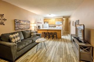 Cozy Ground Floor Beachfront Suite - Sleeps 4 - Pool and Sauna - 4