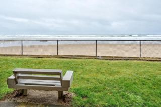 Cozy Ground Floor Beachfront Suite - Sleeps 4 - Pool and Sauna - 5