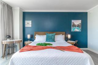 Sunset Suite Skyline Views King and Twin Sofa Includes Parking - 5