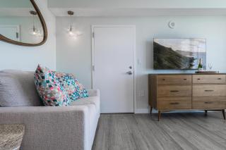 Sunset Suite Skyline Views King and Twin Sofa Includes Parking - 2