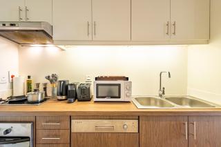 Classy Studio in the Heart of Greens - 4