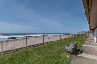 Beachfront Suite On The Ground Floor - Sleeps 4 - Pool and Sauna - 4