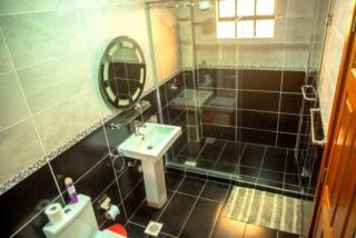 NestedIn Spacious En-suite Room in a 2 Bedroom Apartment - 5