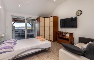 Cozy Apartment In Crikvenica With House Sea View - 9