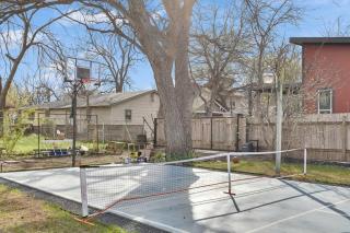 Walkable Private Guest House Studio with Pickleball Court - Austin - 4