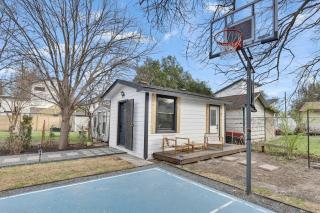 Walkable Private Guest House Studio with Pickleball Court - Austin - 2