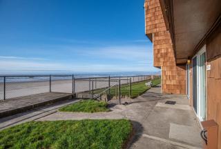 Beachfront Suite - Ground Floor - Pool and Sauna - 4