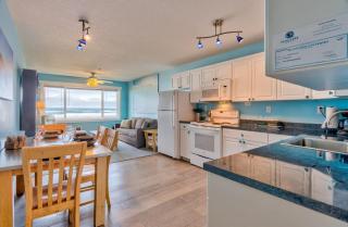 Beachfront Suite - Second Floor - Sleeps 2 - Pool and Sauna - 3