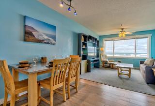 Beachfront Suite - Second Floor - Sleeps 2 - Pool and Sauna - 2
